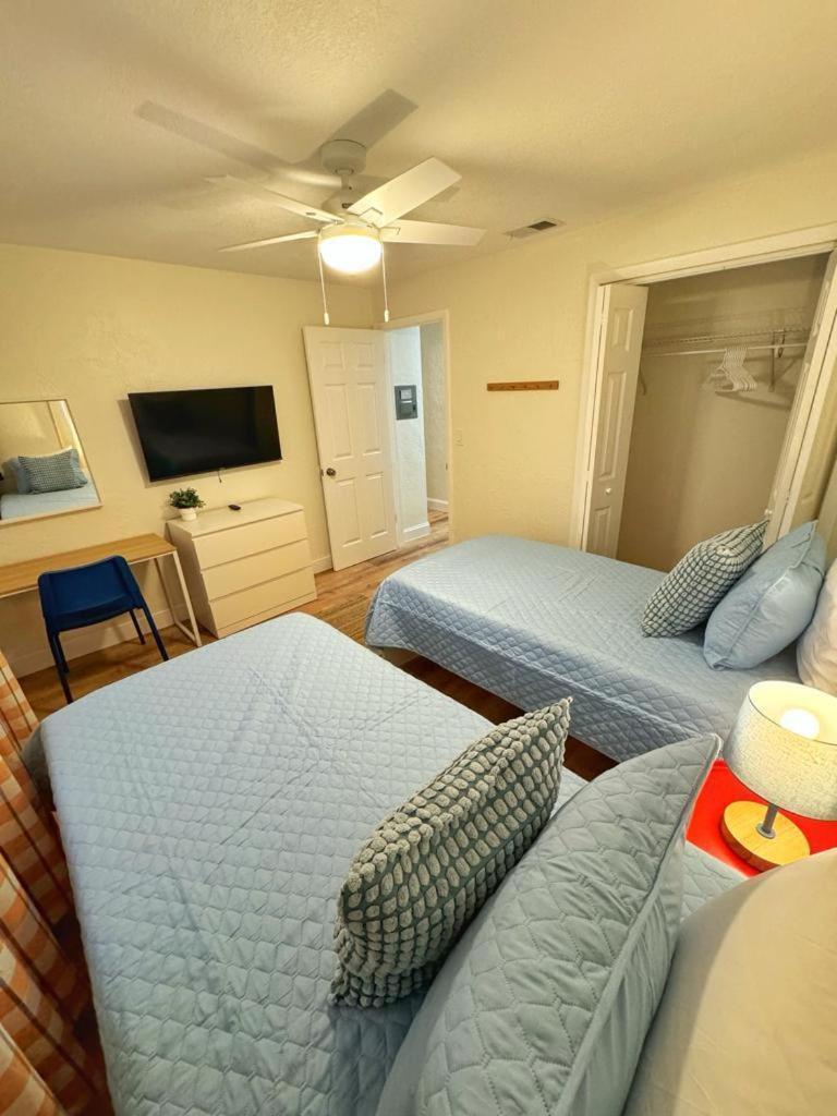 Villa *new* Gorgeous Sunshine - 2bd/1ba - Private Fenced Backyard! Port Orange